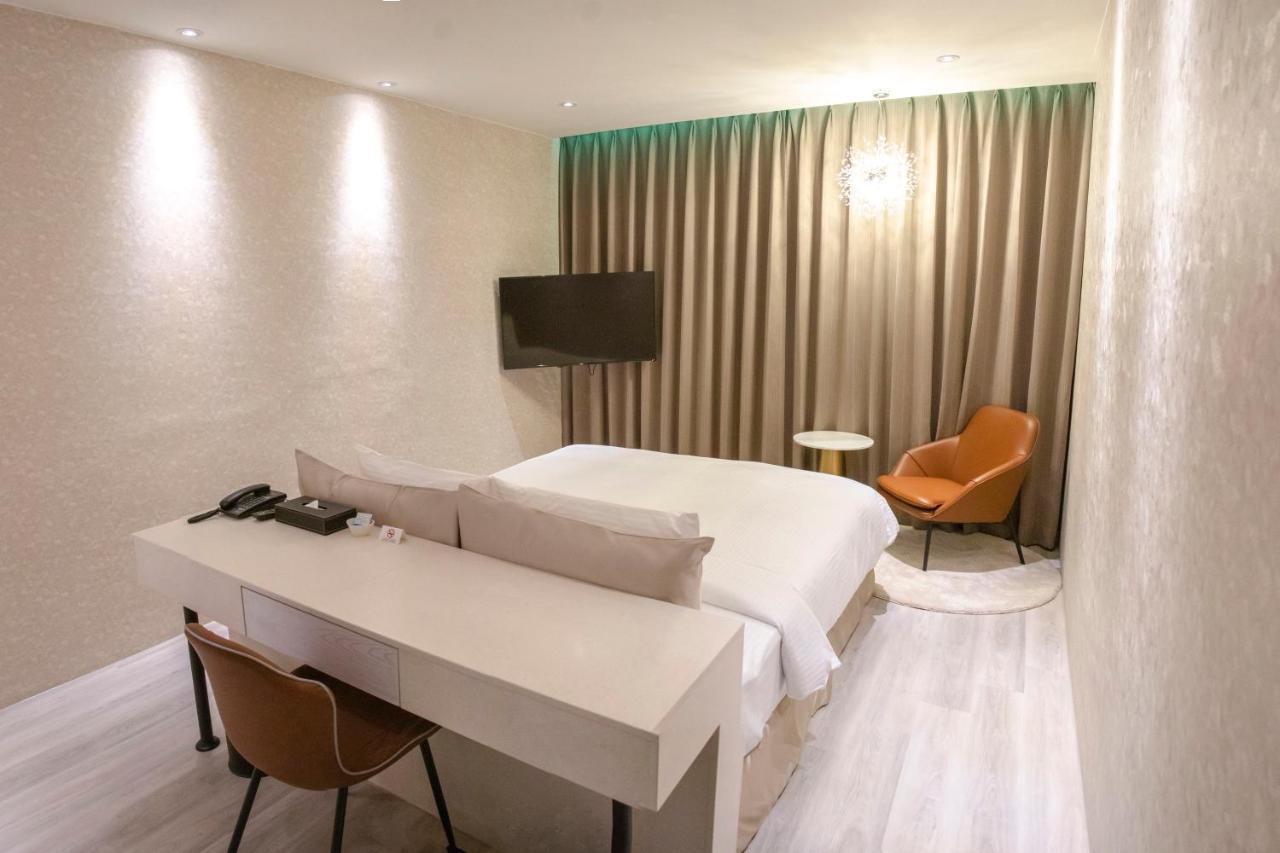 Fifth Avenue Motel Taizhong Zewnętrze zdjęcie